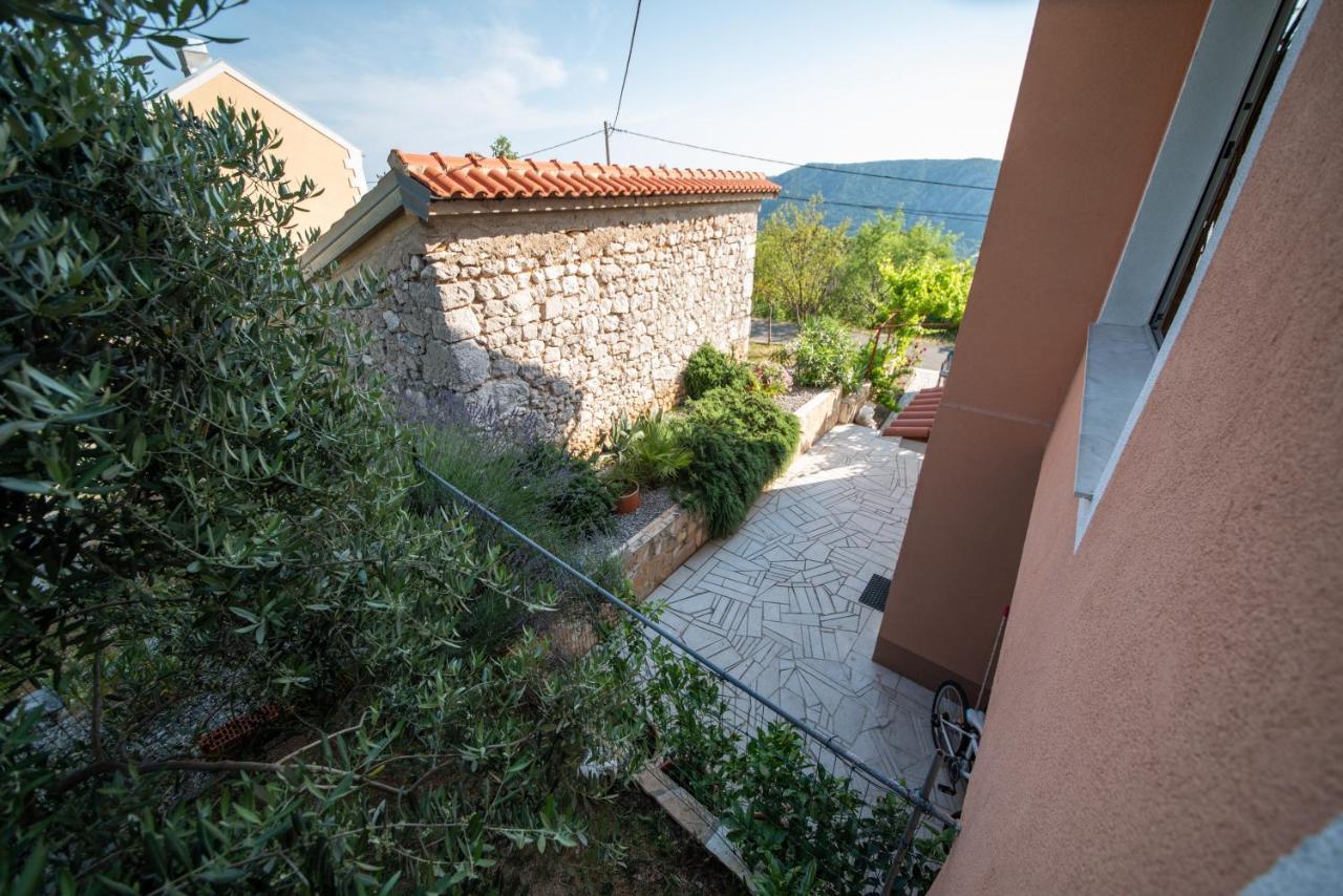 Apartman Sous Les Rochers Grizane-Belgrad ภายนอก รูปภาพ
