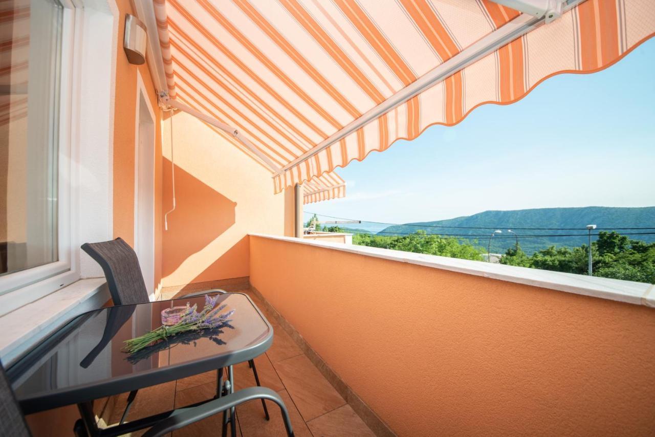 Apartman Sous Les Rochers Grizane-Belgrad ภายนอก รูปภาพ