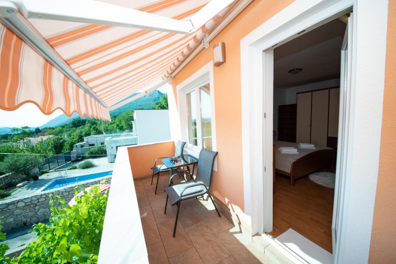 Apartman Sous Les Rochers Grizane-Belgrad ภายนอก รูปภาพ