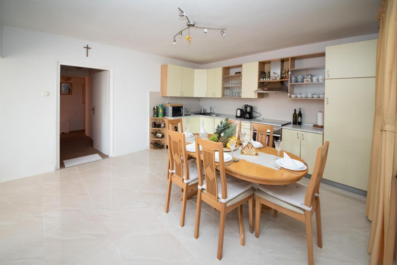 Apartman Sous Les Rochers Grizane-Belgrad ภายนอก รูปภาพ