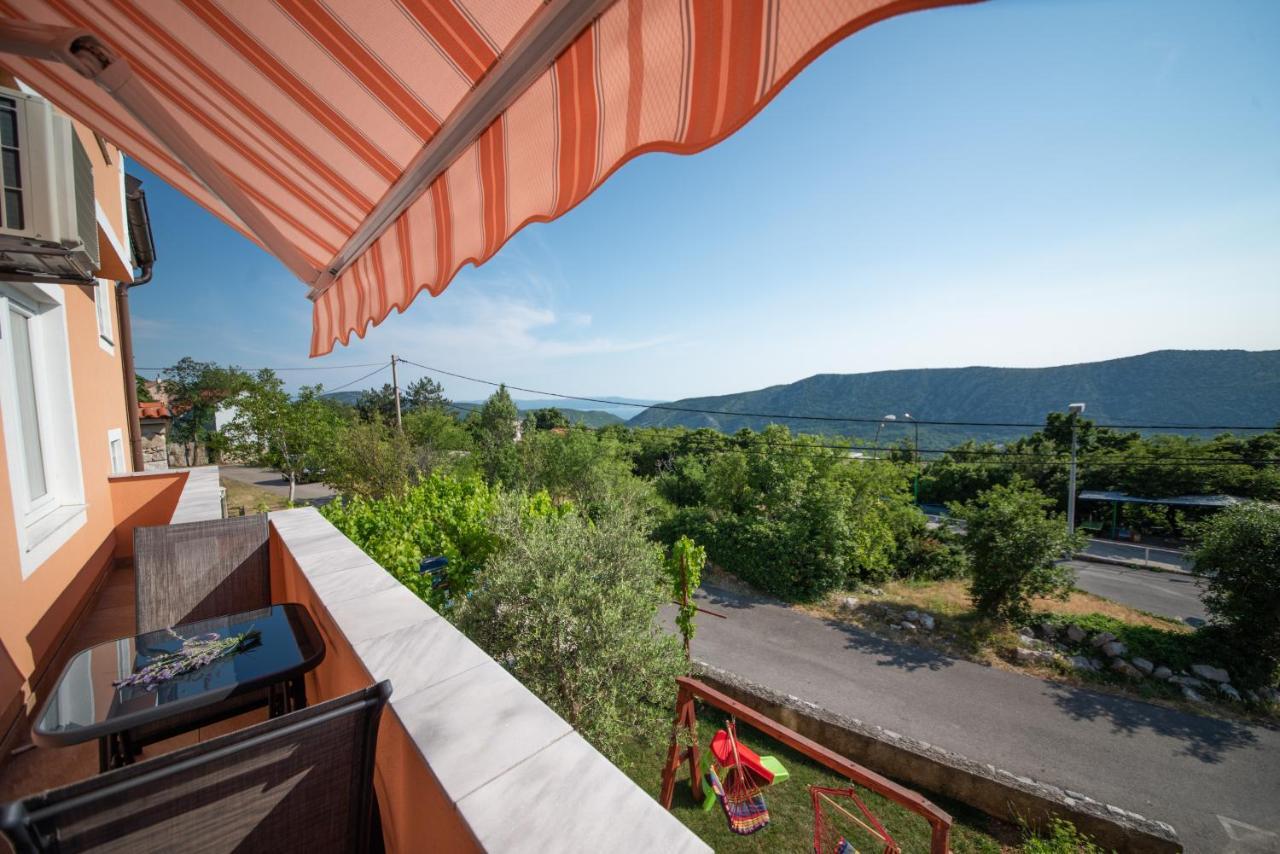 Apartman Sous Les Rochers Grizane-Belgrad ภายนอก รูปภาพ